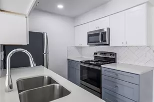 114 E 31st St, Austin, TX 78705 - Photo 9