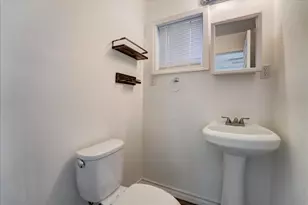 1105 E 3rd St, Austin, TX 78702 - Photo 17