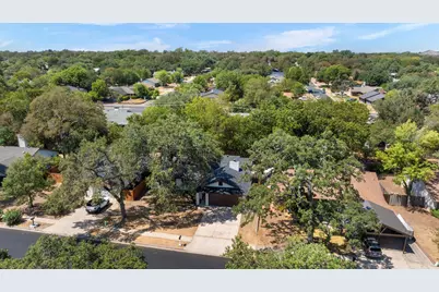 7204 Towering Oaks Drive, Austin, TX 78745 - Photo 31