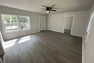 622 Scarbrough St, Rockdale, TX 76567 - Photo 3