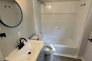 622 Scarbrough St, Rockdale, TX 76567 - Photo 7