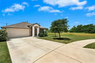 1010 Pembroke Ct, Hutto, TX 78634 - Photo 3