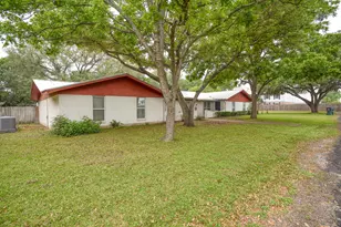 204 Maynard St, Bastrop, TX 78602 - Photo 3