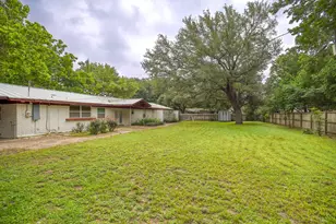204 Maynard St, Bastrop, TX 78602 - Photo 35
