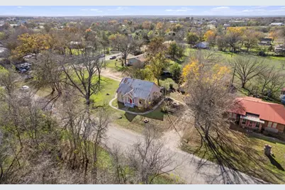 523 Old Highway 20, McDade, TX 78650 - Photo 1