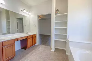 609 W 37th St, Austin, TX 78705 - Photo 13