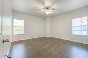 609 W 37th St, Austin, TX 78705 - Photo 17