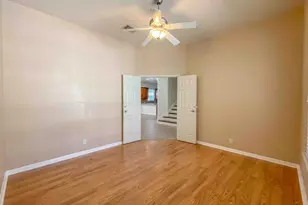 609 W 37th St, Austin, TX 78705 - Photo 7