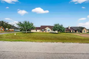 175 Creekwood Dr, Gonzales, TX 78629 - Photo 1
