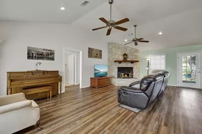 309 Oakwood Loop, San Marcos, TX 78666 - Photo 7