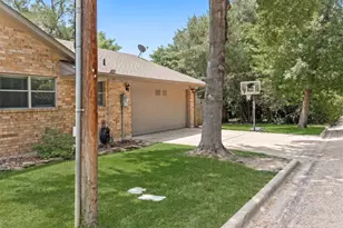 1101 E 19th St, Cameron, TX 76520 - Photo 3