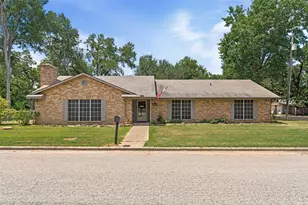1101 E 19th St, Cameron, TX 76520 - Photo 1