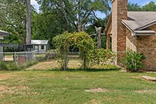 1101 E 19th St, Cameron, TX 76520 - Photo 37