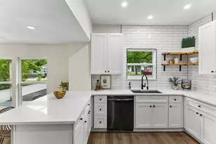 1909 S Pine St, Georgetown, TX 78626 - Photo 11