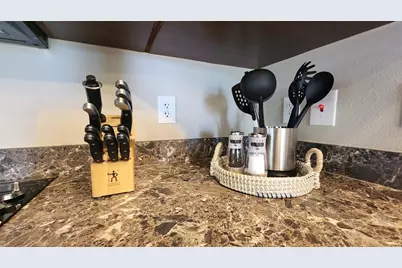 300 Park Avenue, Staples, TX 78670 - Photo 11