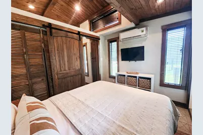 300 Park Avenue, Staples, TX 78670 - Photo 15