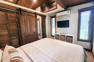 300 Park Ave, Staples, TX 78670 - Photo 15