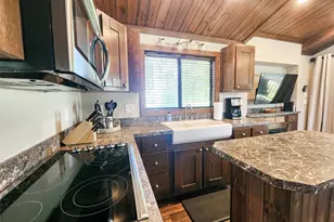 300 Park Ave, Staples, TX 78670 - Photo 9