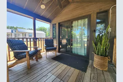 300 Park Avenue, Staples, TX 78670 - Photo 3