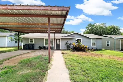 720 Dyer Street, Rockdale, TX 76567 - Photo 3