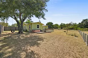 135 E Hickory Dr, Granite Shoals, TX 78654 - Photo 3