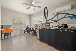 201 W 31st St, Austin, TX 78705 - Photo 15