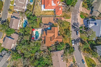 2006 Wychwood Drive, Austin, TX 78746 - Photo 35