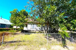 525 Washburn St, Taylor, TX 76574 - Photo 3