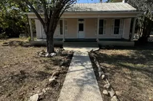 302 S Burleson St, Kyle, TX 78640 - Photo 1