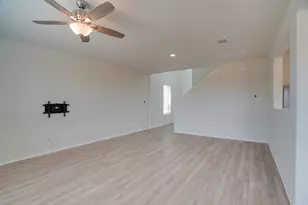 1109 Paradise Cyn Cv, Jarrell, TX 76537 - Photo 5