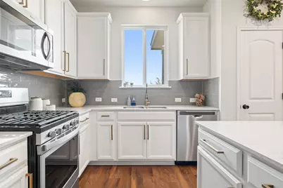 290 Bayberry Circle, Buda, TX 78610 - Photo 5