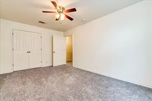 126 Sandstone Dr, Jarrell, TX 76537 - Photo 15