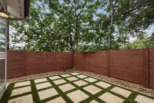 513 W Croslin St, Austin, TX 78752 - Photo 33