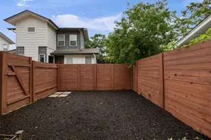 513 W Croslin St, Austin, TX 78752 - Photo 37