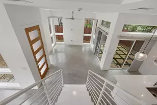 513 W Croslin St, Austin, TX 78752 - Photo 19