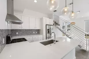513 W Croslin St, Austin, TX 78752 - Photo 13