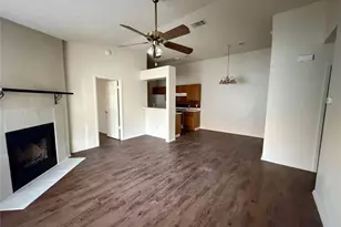 1510 S Medina St, Lockhart, TX 78644 - Photo 5