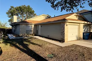 1510 S Medina St, Lockhart, TX 78644 - Photo 1