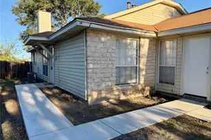 1510 S Medina St, Lockhart, TX 78644 - Photo 3