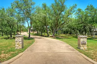 12225 Triple Creek Cir, Dripping Springs, TX 78620 - Photo 3