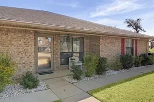 1601 Sunset Cir, Cameron, TX 76520 - Photo 3