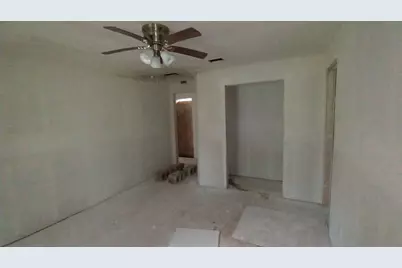 112 W Ila Street, Elgin, TX 78621 - Photo 11