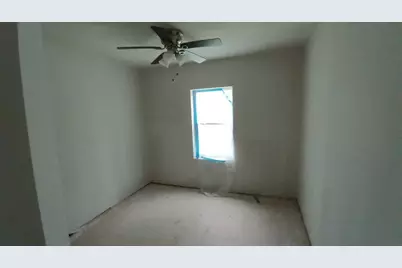 112 W Ila Street, Elgin, TX 78621 - Photo 13