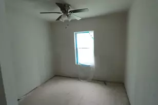 112 W Ila St, Elgin, TX 78621 - Photo 13