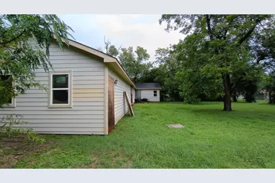 112 W Ila Street, Elgin, TX 78621 - Photo 17