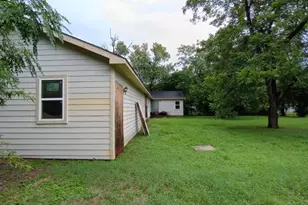 112 W Ila St, Elgin, TX 78621 - Photo 17