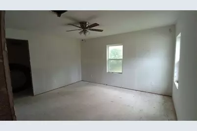 112 W Ila Street, Elgin, TX 78621 - Photo 9