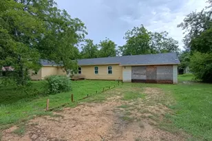 112 W Ila St, Elgin, TX 78621 - Photo 3