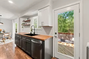 2802 Catalina Dr, Austin, TX 78741 - Photo 9