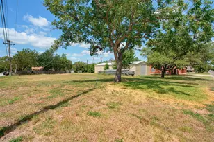 127 E Davilla Ave, Rockdale, TX 76567 - Photo 1